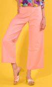 Pantalon Croisière en Panama Rose, pantalon uni, large et un peu court, taille haute, zip côté, poches plaquées dos et devant.