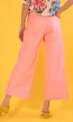 Pantalon Croisière en Panama Rose, pantalon uni, large et un peu court, taille haute, zip côté, poches plaquées dos et devant.