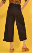 Pantalon Kowloon Seniora Noir Plain wide and short stretch pants, pleat under tie belt, pockets.