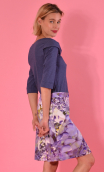 Top Aurore Coton Flammé Bleu jean, jersey loose, encolure drapée devant, manches ¾, sixties.