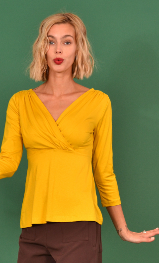 Top Lorelei en Basiques Raffinés Moutarde, yellow jersey, wrap effect, 3/4 sleeves, sixties. Paris
