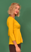 Top Lorelei en Basiques Raffinés Moutarde, yellow jersey, wrap effect, 3/4 sleeves, sixties. Paris