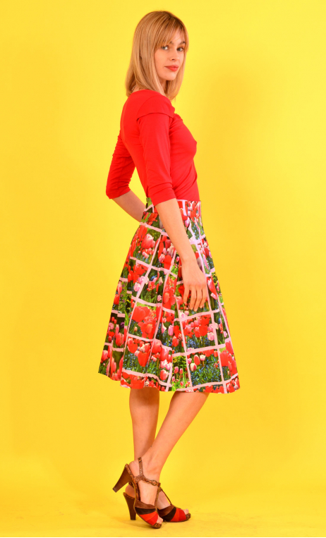 Skirt La Comtesse printed Mesdemoiselles,  below the knee, flat folds,  pockets. Feminine