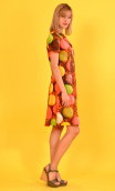 Robe-chemise Rosa Bonheur en coton imprimé Gourmandise, évasée, col V, boutonnée, manches courtes. 