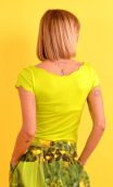 Top Vénus Basic Raffinés Pistache, fitted top, scalloped neckline and small sleeves.