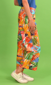 Pantalon Kirk printed Colorama, multico, Cotton trousers 7/8th lengh, high waist, flat profile, side zip, patch pockets. Baba ch
