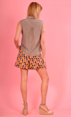 Short Gavroche imprimé Guinguette, coton, large à revers, plis creux sous ceinture et poches obliques.