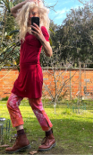 Robe Ménilmontant. Jersey rouge, courte, petites manches, ceinture