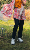 Mini jupe Noa. Coco Pastilles. Rouge corail. Jersey imprimé, plissée