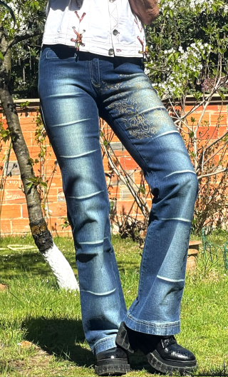 Pantalon denim. Sérigraphie or. Stretch. Taille 36. Sérigraphie or