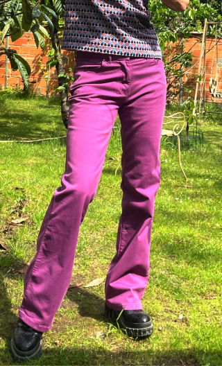 Pantalon Saxo. Violet. Taille 38. Jean 5-poches, coton stretch, droit