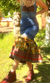 Robe La Princesse déjantée. longue, denim, bretelles, volants imprimés