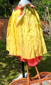 Jupe Esmeralda. Atlantide jaune, courte volantée, tissu à mémoire