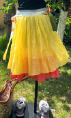 Jupe Esmeralda. Atlantide jaune, courte volantée, tissu à mémoire