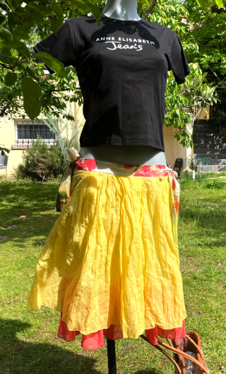Jupe Esmeralda. Atlantide jaune, courte volantée, tissu à mémoire