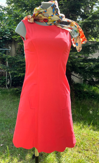 Robe Cricri Cup cakes corail. Taille 34/36. Sans manche, festons