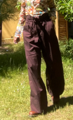 Pantalon Kowloon en Seniora uni marine, stretch large et court, pli sous ceinture à nouer, poches.