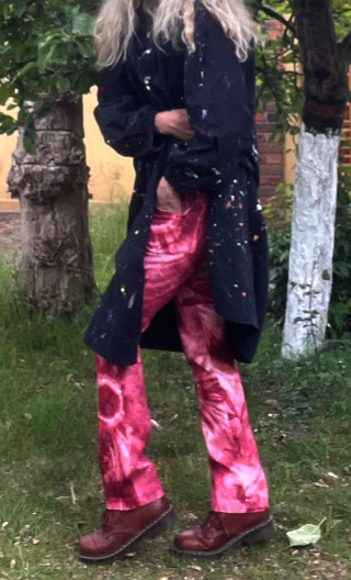 Pantalon Saxo imprimé Tie and dye rouge. Taille 38, coton stretch