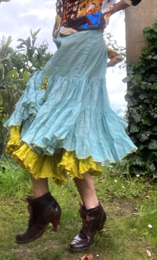 Jupe Monopolis. Rock city. Ciel pistache. Taille 42. Volants 