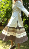 Longue veste Suddha. Satin blanc. Taille 36 et 38. Coton 