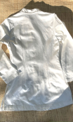 Longue veste Suddha. Satin blanc. Taille 36 et 38. Coton 