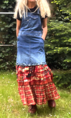 Robe salopette longue, denim, bretelles, volants imprimés