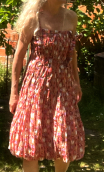 Robe Skoura. Fleurettes rouge. Tissu mémoire de forme