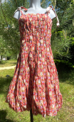 Robe Skoura. Fleurettes rouge. Tissu mémoire de forme