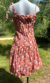 Robe Skoura. Fleurettes rouge. Tissu mémoire de forme