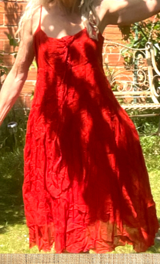 Robe L'Ombre du vent. Atlantide rouge. Tissu mémoire de forme