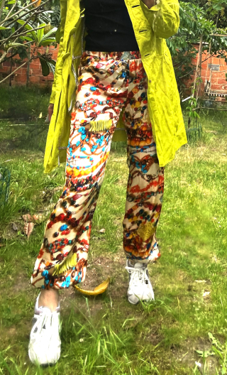 Pantalon Sarouel. Imprimé Colliers. Elastiqué taille et bas de jambe