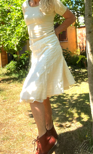 Jupe Erythrée. White. Taille 40. Blanc ivoire et volantée