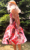 Robe Sophia. Peinture rouge. Imprimé, Dos nu, jupon plis et bretelles