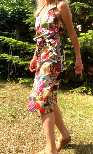 Robe Café Mambo imprimé Mon Atelier. Dos nu et boutonnée
