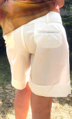 Short. Indian blues blanc. Coton soie. Ample, revers. Taille 42