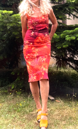 Robe Latina café Coraux. Taille 36. Coton stretch imprimé rouge. Petit