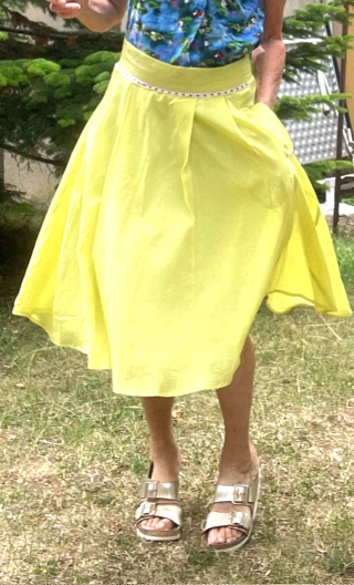Jupe Mad Men. Voile tilleul. Taille 40. Coton vert clair, évasé