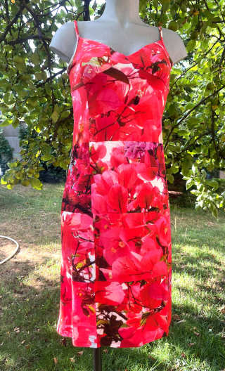 Robe Cathy. Bougainvillées. Taille 36, jersey imprimé fleurs rouges