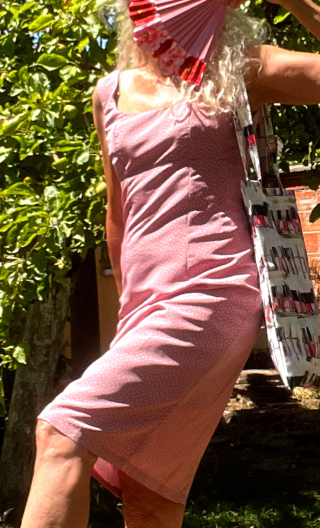 Robe Gina. Libération. Pois Rose. Taille 38, ajustée, décolletée