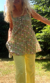 Tunique Ludmilla. Fleurettes vert. Taille 38. Dos nu smoké, bretelles