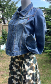 Blouson zippé. Denim. Taille 36. Ajusté et court