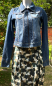 Blouson zippé. Denim. Taille 36. Ajusté et court