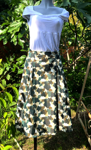 Jupe imprimé Camouflage. Taille 38, jupon plis