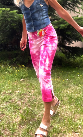 Pantacourt Johnny. Voyage rose. Taille 38. Coton tie & dye rose