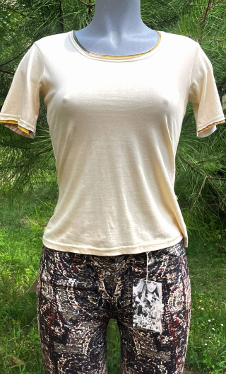 Top Claire. Jersey ivoire. Décor imprimé Miami. Manches courtes