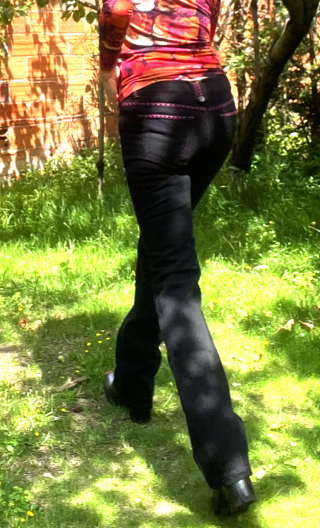 Pantalon Jane. Denim noir. Points selliers. Stretch. Taille 38