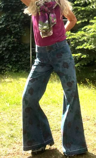 Pantalon Crimson. Blue fleurs. Taille 42. Denim imprimé. Pat d'eph