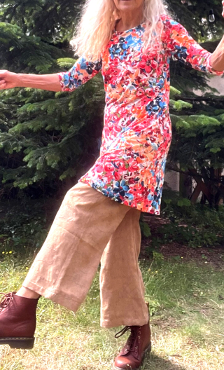 Dress Phil printed Rosebud, Crew neck, elbow sleeves, trapezoidal line. French designer.