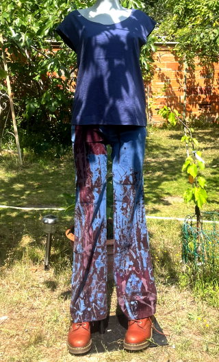 Pantalon Saxo imprimé The Wall. Velours côtes, bleu choco. Petit