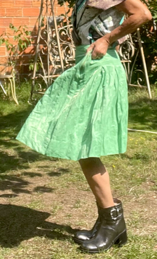 Jupe Girly vert. Taille 44. Jupe plissé, tissu à mémoire de forme